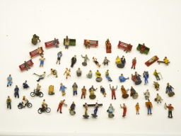 60 Stuks diverse figuren