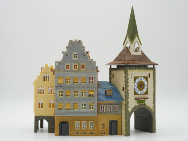 Stadspoort met huizen