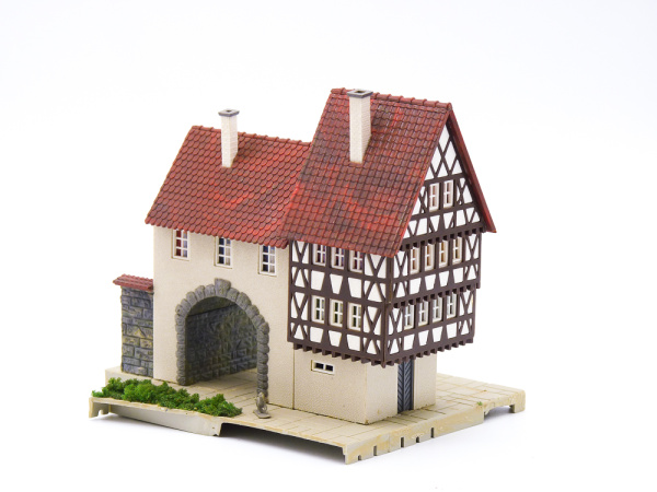 Vakwerkhuis met poort