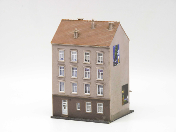 Stadshuis met winkel