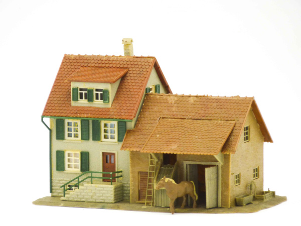 Faller Boerderij met schuur 276a
