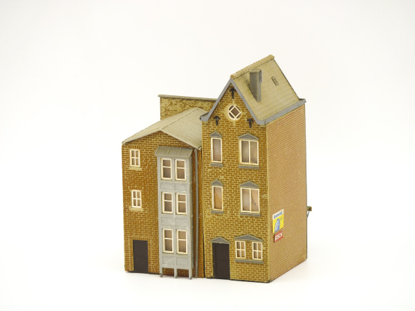 Stadshuizen met winkel